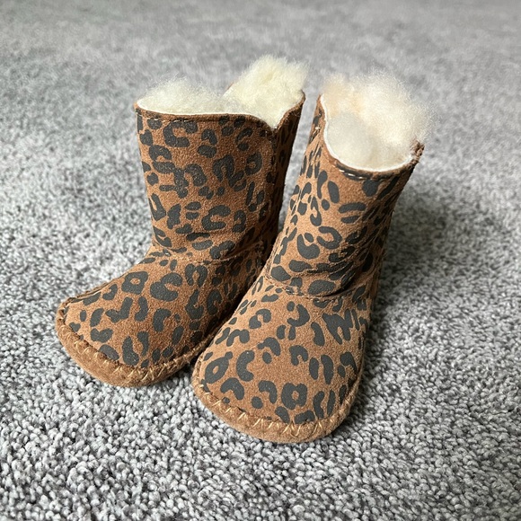 COPY - Baby Ugg Boots Cheetah Print - Picture 2 of 3